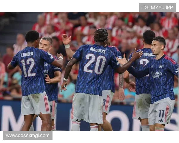 阿森纳欧冠赛前为去世青训球员比利维加举行致敬仪式 - 副本